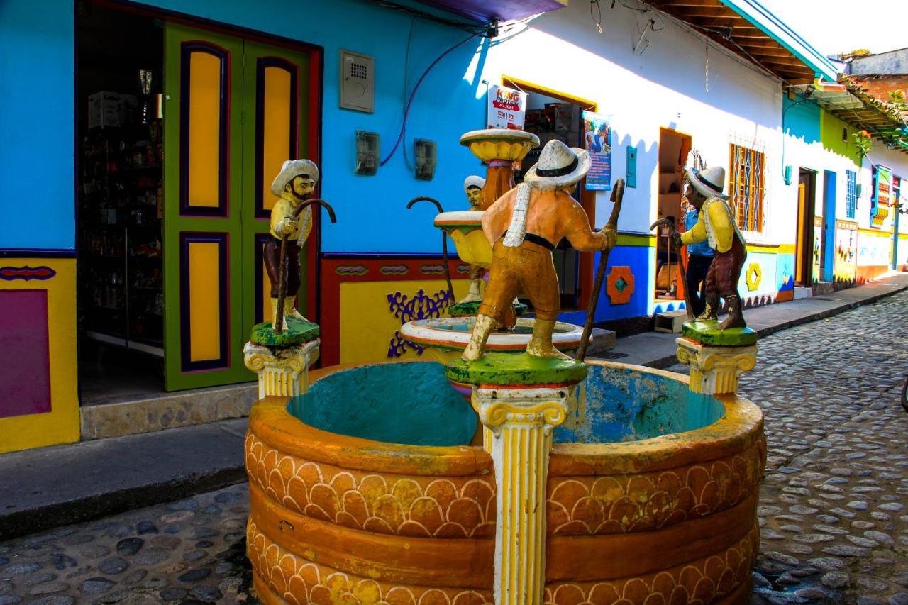 Hotel Real Guatape Bagian luar foto
