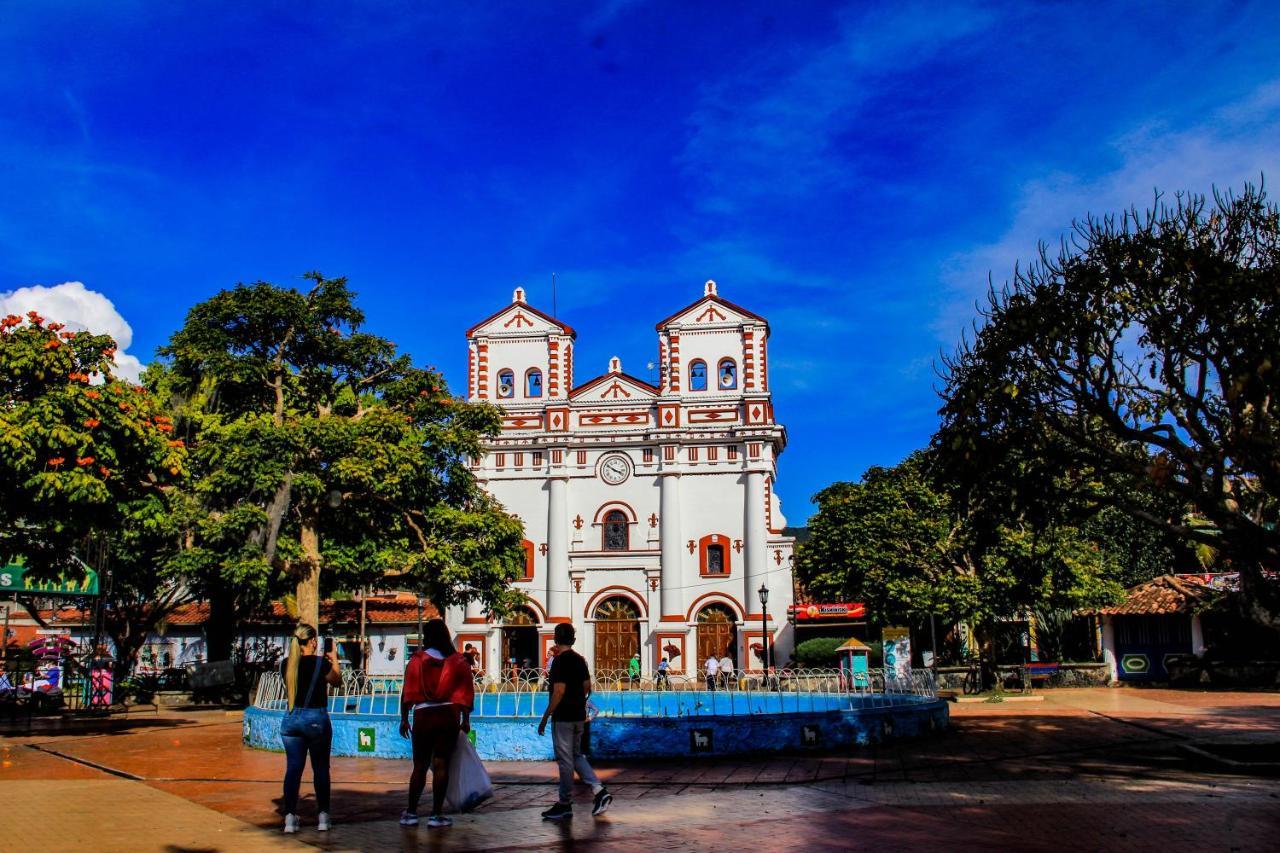 Hotel Real Guatape Bagian luar foto
