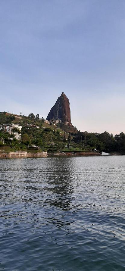 Hotel Real Guatape Bagian luar foto
