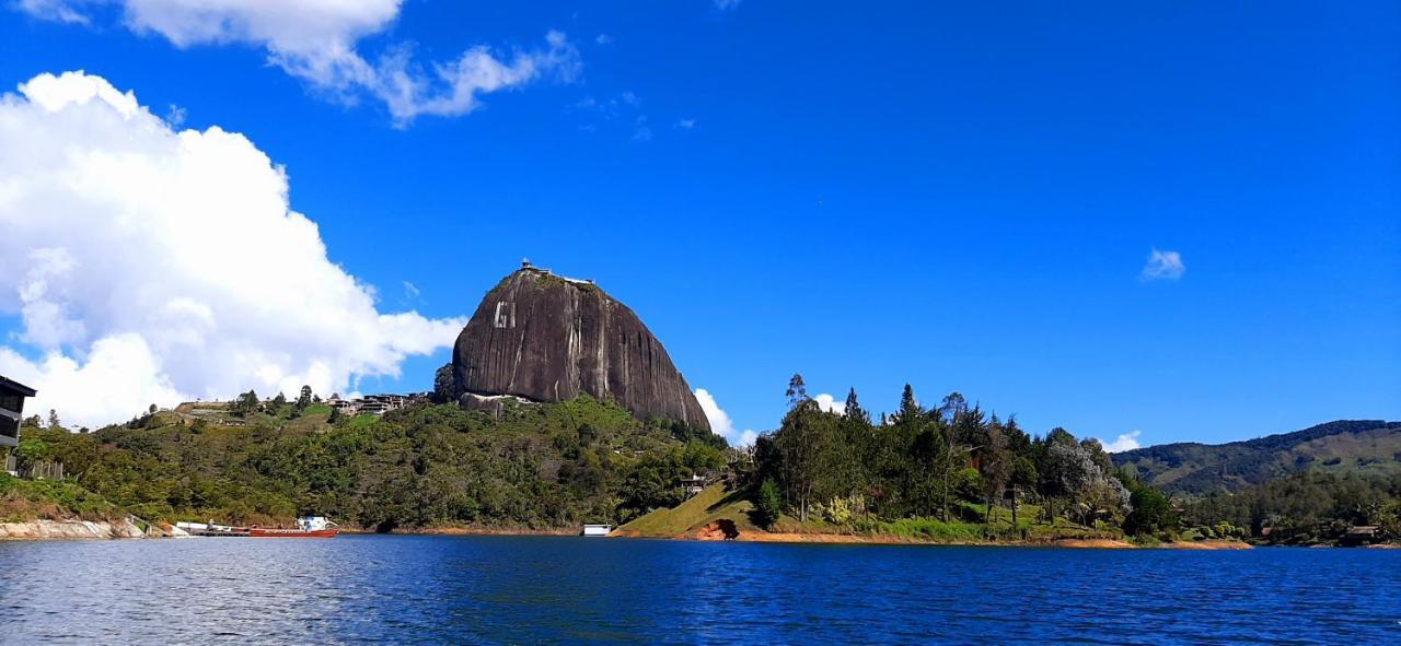 Hotel Real Guatape Bagian luar foto
