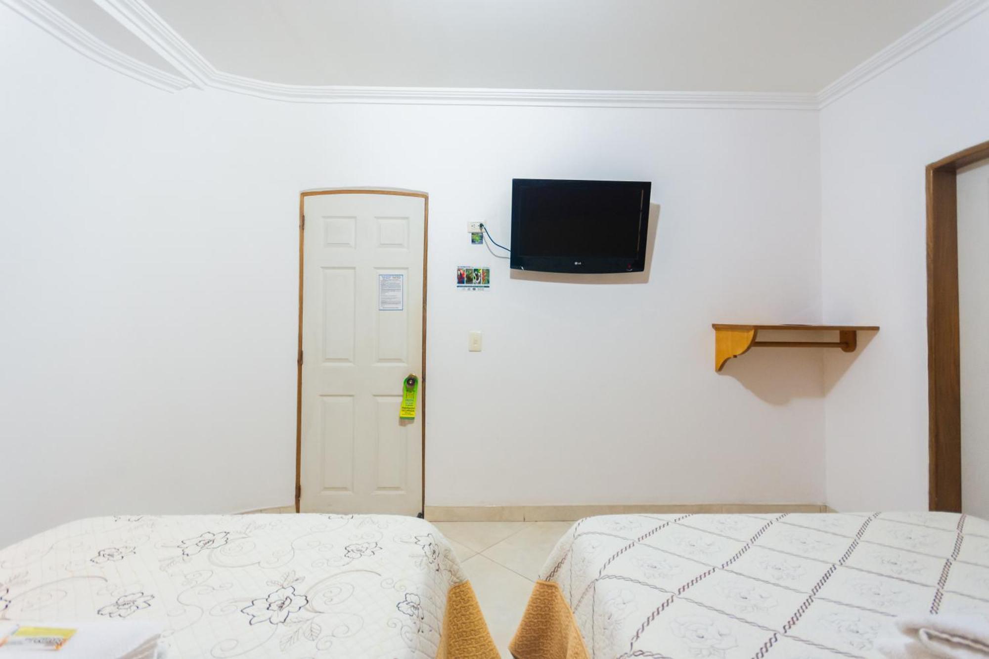 Hotel Real Guatape Bagian luar foto